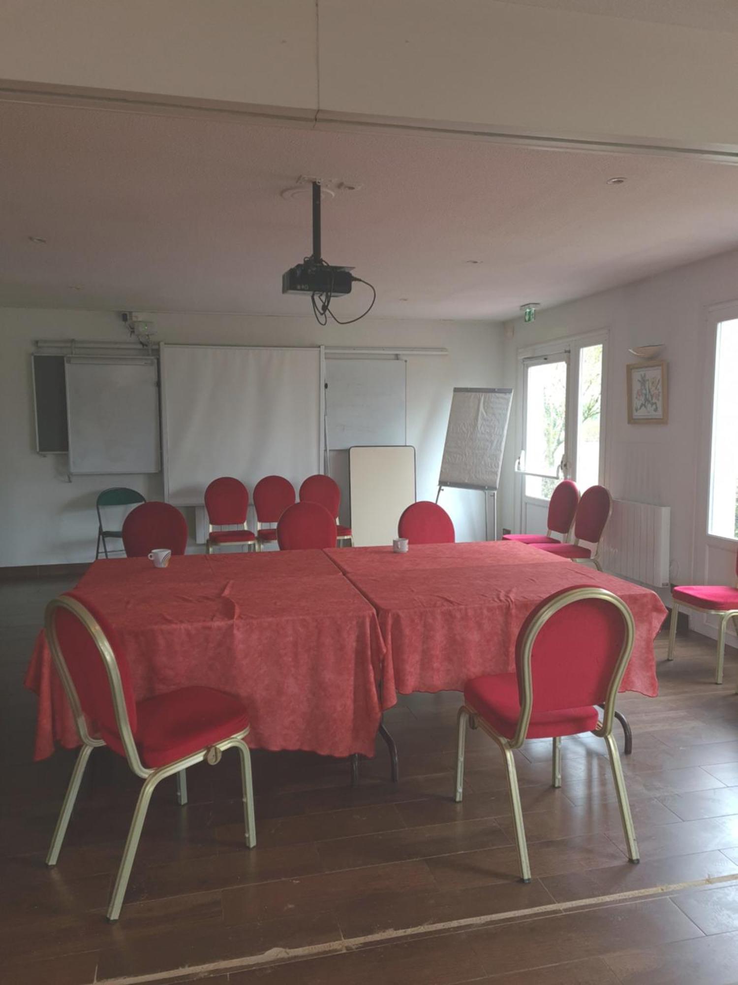 Brit Hotel Confort Nancy Luneville Bagian luar foto